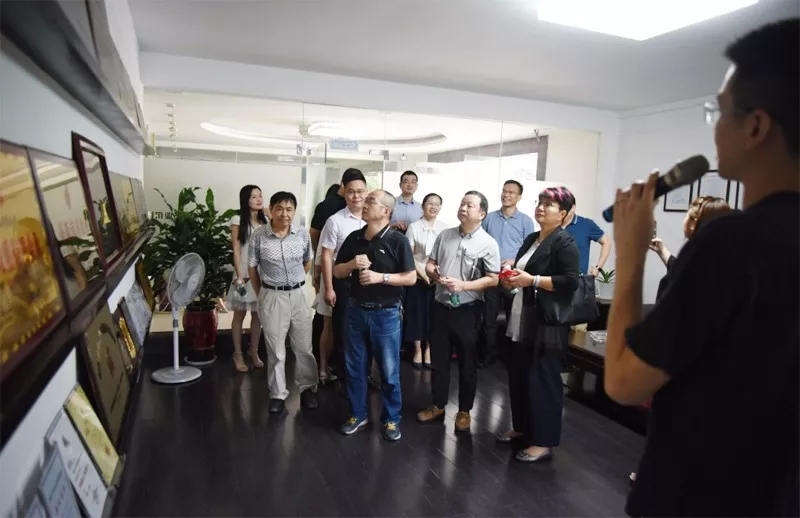 �񽨹����з�خ���²�ίԱ���������С��ݰ�ٲ������ʹ�ҵ԰���е���