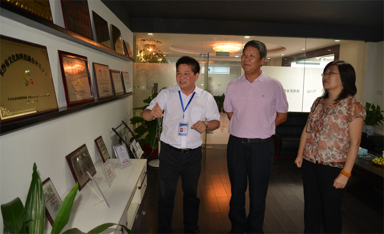 �й���ЭLED��ʾӦ�÷ֻ���һ��ݰ�ٲ������ʹ�翼��