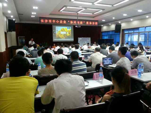 �������ʹ���𾢼�����С��ҵ��Эͬ���족����˶�