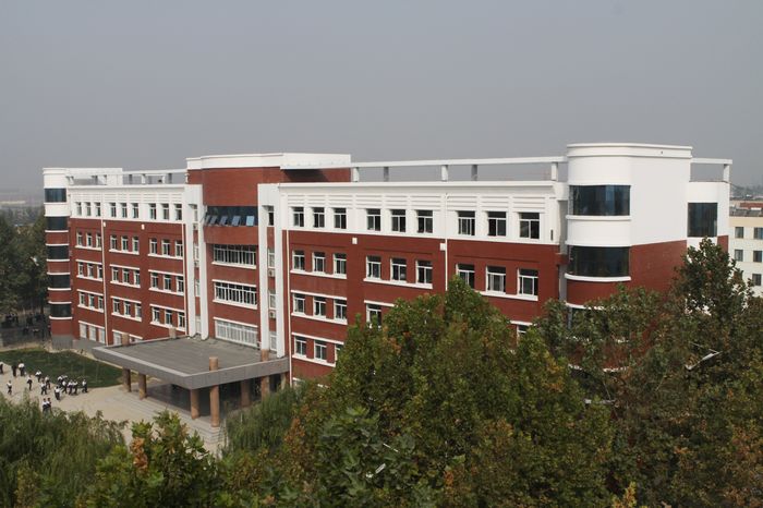 �������ʹ��ǩԼ������ʵ����ѧ�๦Ч���ƹ�װ����Ŀ