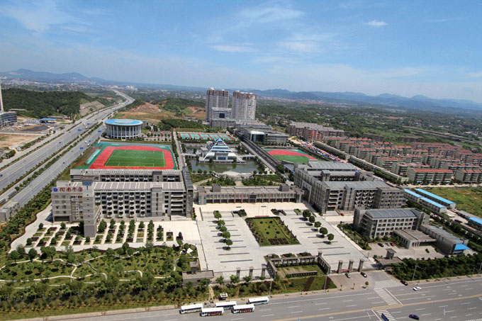 ���������У�������峡�� ��֤�ഺ�����ڷɣ�