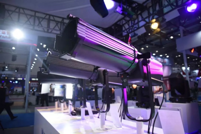 LED��ɫ�����ϵ��