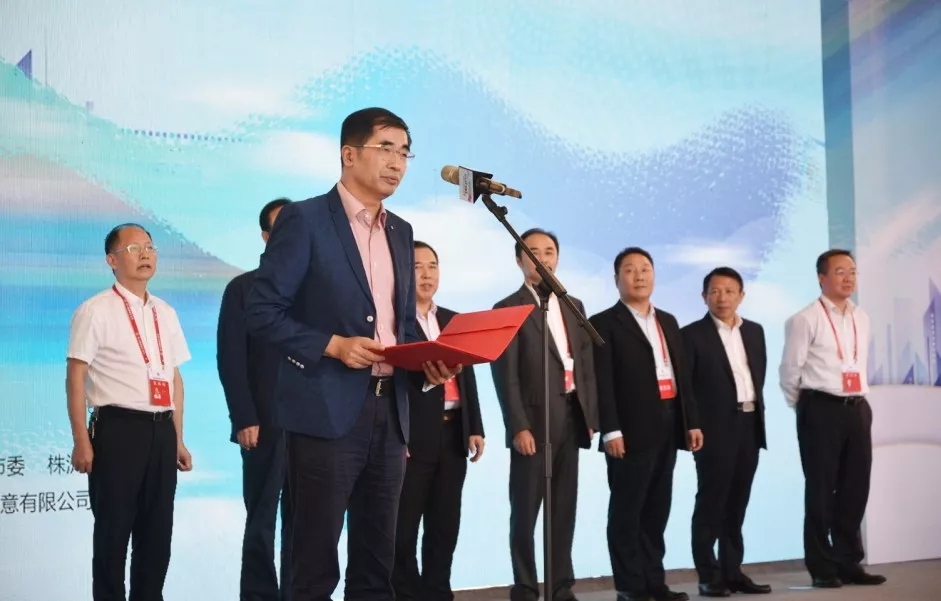 湖南省政协副主席张大方宣布运动开幕 湖南省政协副主席张大方宣布运动开幕