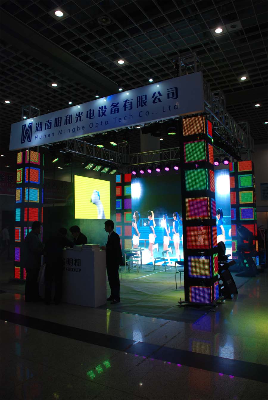 ��������Я���LED����LED�ƾ߼�����ҡͷ�Ʋ�չ