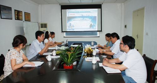 ��С��ҵ����ѧԺݰ����˾�߷õ���