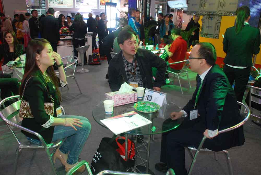 ����Ա�뺣�ڿͻ��ֳ�Ǣ̸