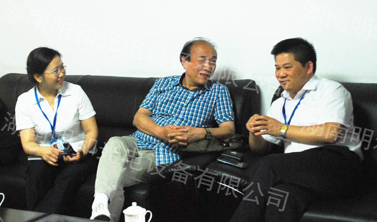 �й�����װ������Э�ḱ���鳤��չ�������������������븵��������̸��