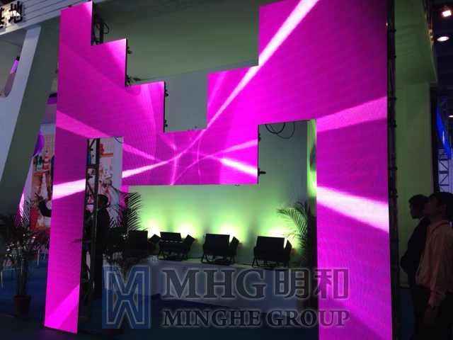 M�������ɸ���ѹ����LED��ƴ�Ӷ���