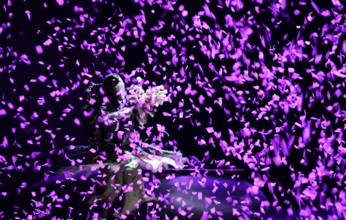 �������ĵ���̨��������������һ�Դ�ǡ�