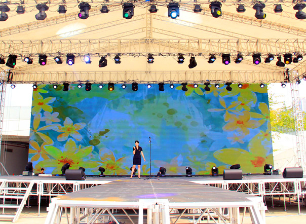 �������ʴ���ı����Ļ�԰����һ��������̨��Ŀʵ��ͼ